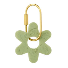 Load image into Gallery viewer, Kip Resin Flower Key Ring