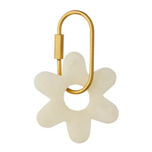 Load image into Gallery viewer, Kip Resin Flower Key Ring