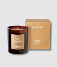 Load image into Gallery viewer, Hunter candle- ANGUS / OAK MOSS + AMBER