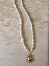 Load image into Gallery viewer, Solara Pearl Necklace