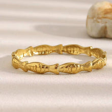 Load image into Gallery viewer, Gold Fish Bangle