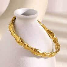 Load image into Gallery viewer, Gold Fish Bangle