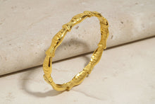Load image into Gallery viewer, Gold Fish Bangle