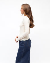 Load image into Gallery viewer, Contrast Seam Long-Sleeve Top – Ivory