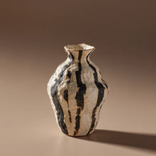 Load image into Gallery viewer, Simone Vase