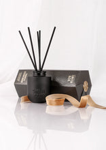 Load image into Gallery viewer, Tabac & Cedar Wood Reed Diffuser