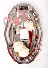 Load image into Gallery viewer, White Lily & Holly Scented Candle