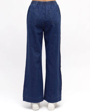 Load image into Gallery viewer, Side Detail Jean – Mid Wash