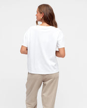 Load image into Gallery viewer, Easy Tuck Tee – White