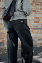 Load image into Gallery viewer, Demi Barrel Jean