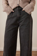 Load image into Gallery viewer, Demi Barrel Jean