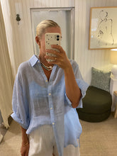 Load image into Gallery viewer, Worthier Linen Button-Up Shirt – Light Blue