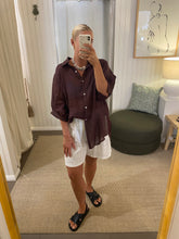 Load image into Gallery viewer, Worthier Linen Button-Up Shirt – Chocolate