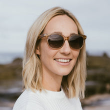 Load image into Gallery viewer, LILA GRACE CHAMPAGNE