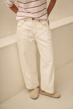 Load image into Gallery viewer, DEMI BARREL JEAN/ECRU
