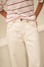 Load image into Gallery viewer, DEMI BARREL JEAN/ECRU

