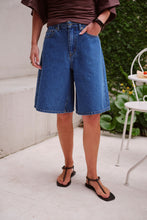 Load image into Gallery viewer, OLIVE BELTED DENIM SHORT/FRESH INDIGO
