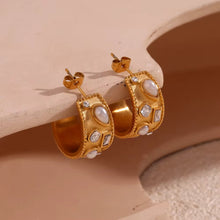 Load image into Gallery viewer, Margot Earrings in Gold
