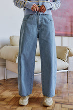 Load image into Gallery viewer, Demi Barrel Jean - Vintage Blue
