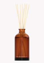 Load image into Gallery viewer, Therapy Diffuser Unwind - Coconut &amp; Water Flower

