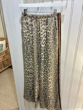 Load image into Gallery viewer, Leopard Racer Pants
