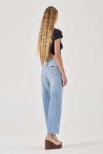 Load image into Gallery viewer, Gigi Barrel Jean - Brad Blue
