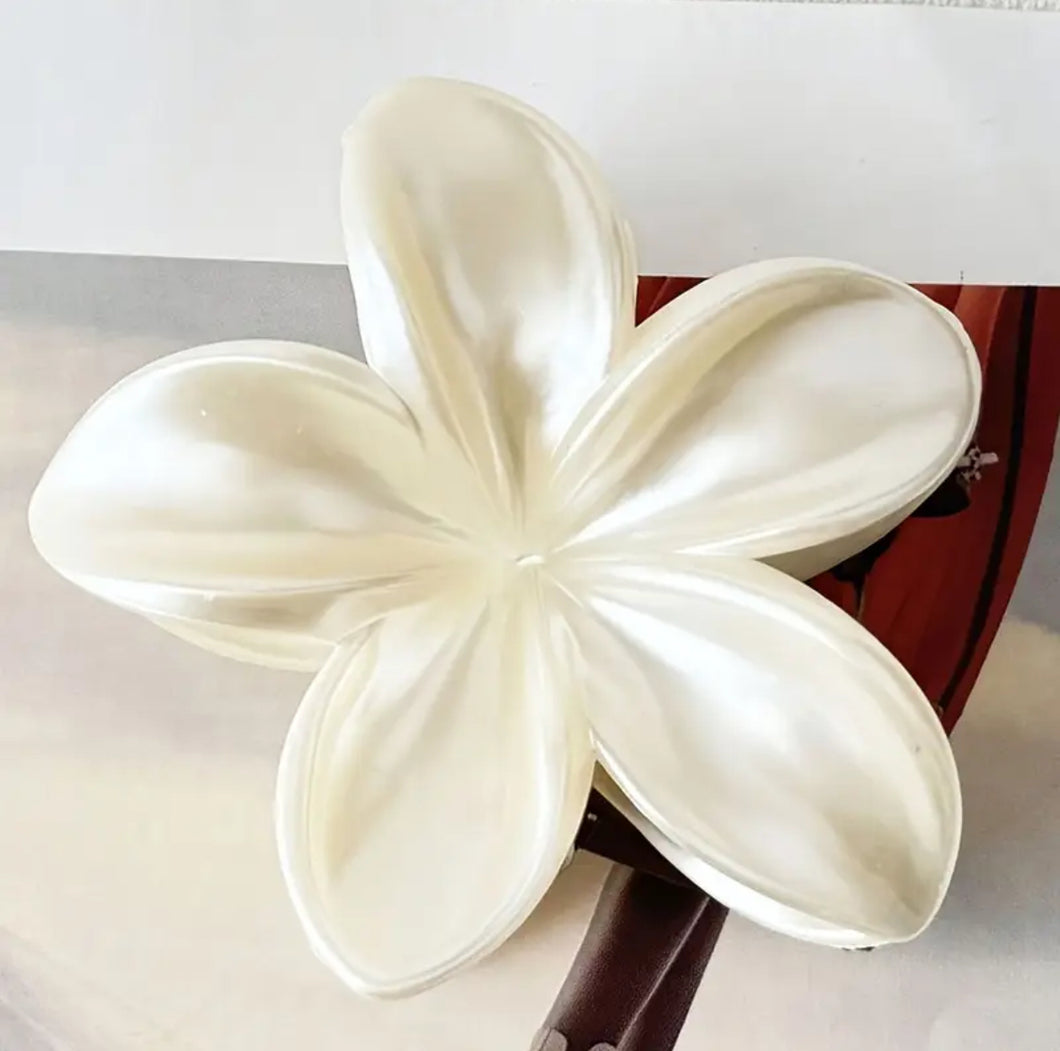 Pearl White Flower Hair Clip