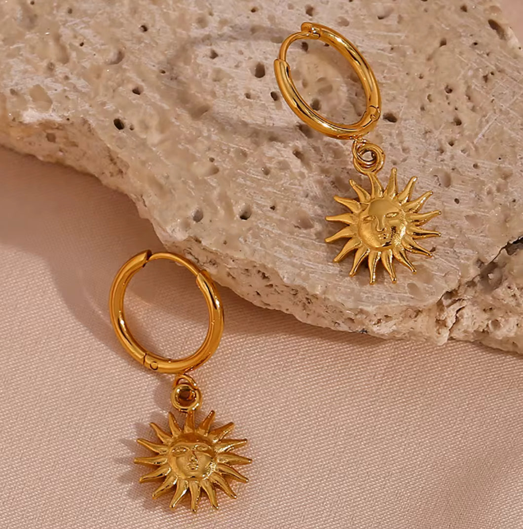 Radiate Golden Energy – Sun Face Hoop Earrings (18K Gold Plated)