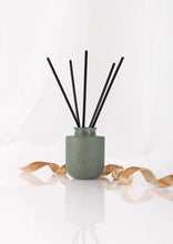 Load image into Gallery viewer, Amber &amp; Freesia Reed Diffuser

