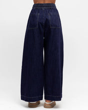 Load image into Gallery viewer, Mid Wash Wide Leg Jeans – Indigo
