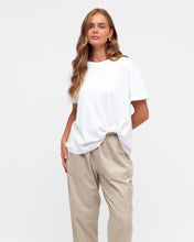 Load image into Gallery viewer, Easy Tuck Tee – White
