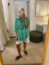 Load image into Gallery viewer, Worthier Linen Button-Up Shirt – Green
