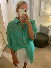 Load image into Gallery viewer, Worthier Linen Button-Up Shirt – Green
