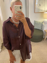 Load image into Gallery viewer, Worthier Linen Button-Up Shirt – Chocolate
