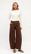 Load image into Gallery viewer, Contrast Seam Long-Sleeve Top – Ivory
