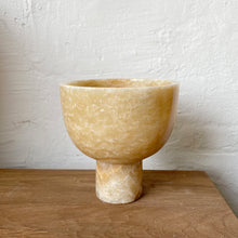 Load image into Gallery viewer, Oberoi Onyx Standing Bowl

